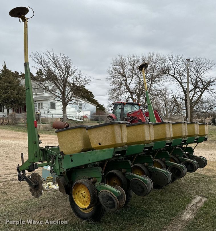 image for item NU9521 John Deere 7000 planter