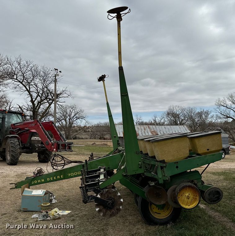 image for item NU9521 John Deere 7000 planter