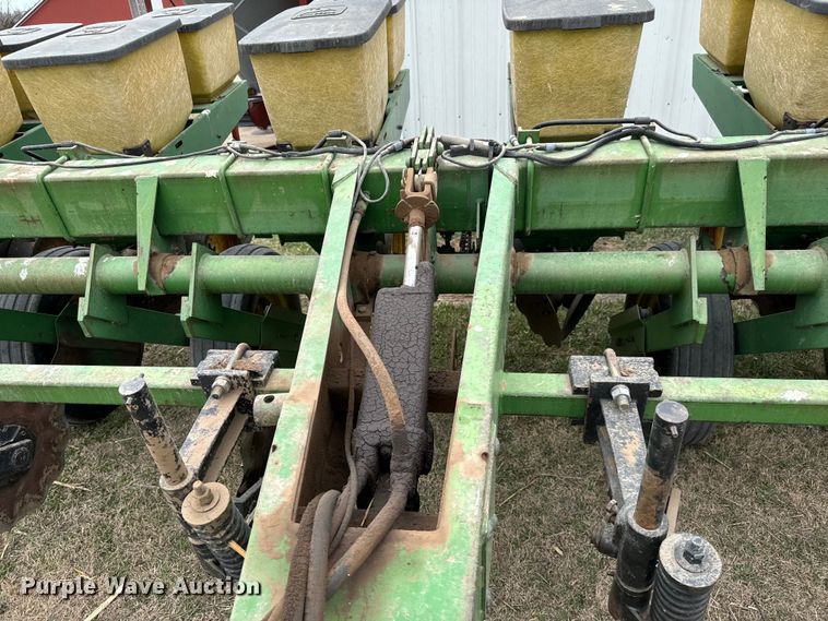 image for item NU9521 John Deere 7000 planter