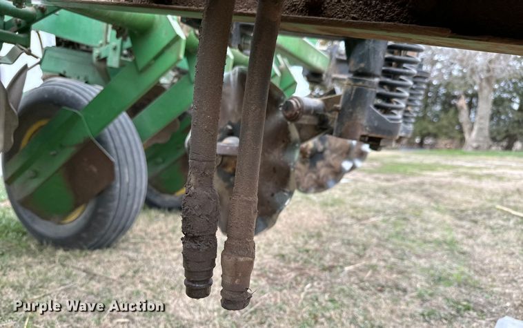 image for item NU9521 John Deere 7000 planter