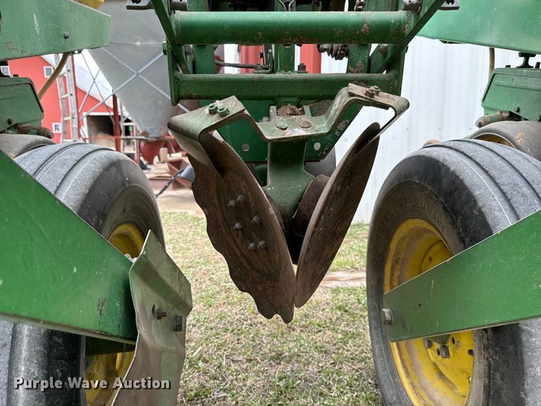 image for item NU9521 John Deere 7000 planter