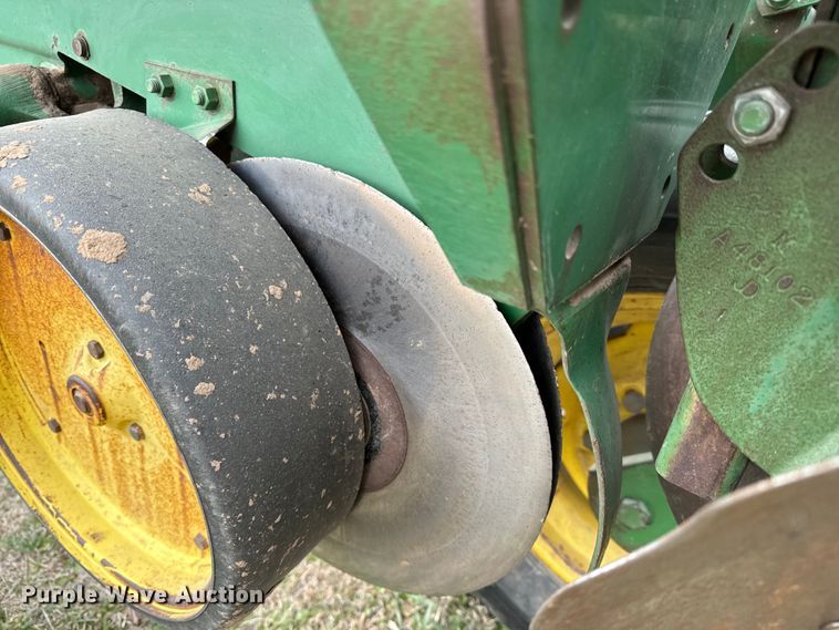 image for item NU9521 John Deere 7000 planter
