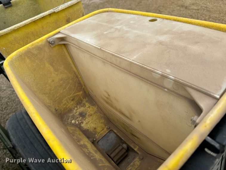 image for item NU9521 John Deere 7000 planter