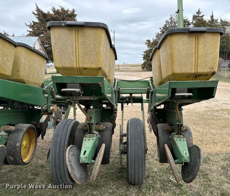 image for item NU9521 John Deere 7000 planter