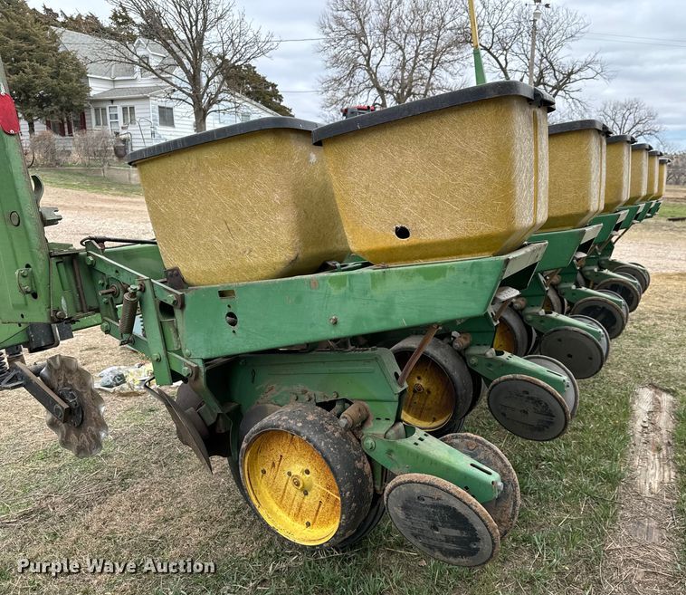 image for item NU9521 John Deere 7000 planter