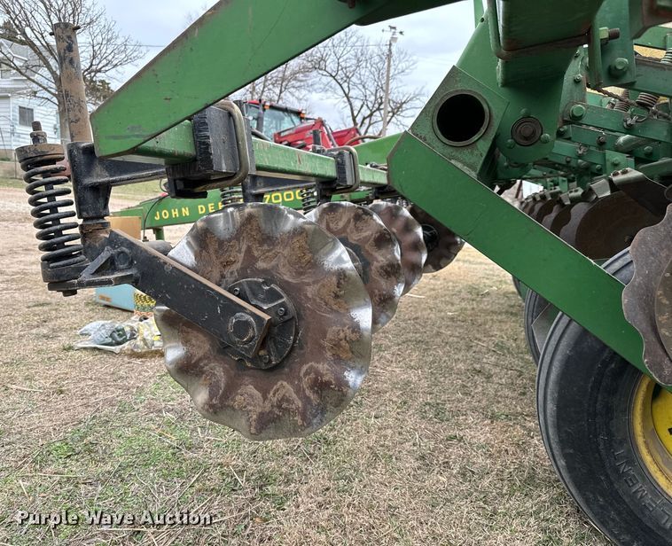 image for item NU9521 John Deere 7000 planter