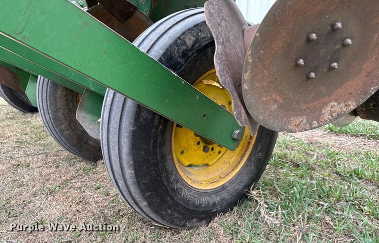 image for item NU9521 John Deere 7000 planter