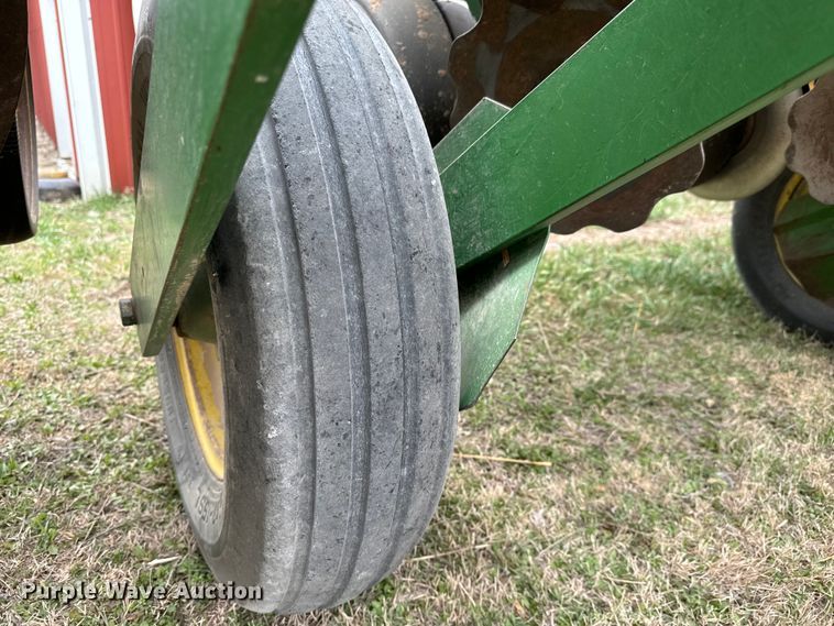 image for item NU9521 John Deere 7000 planter