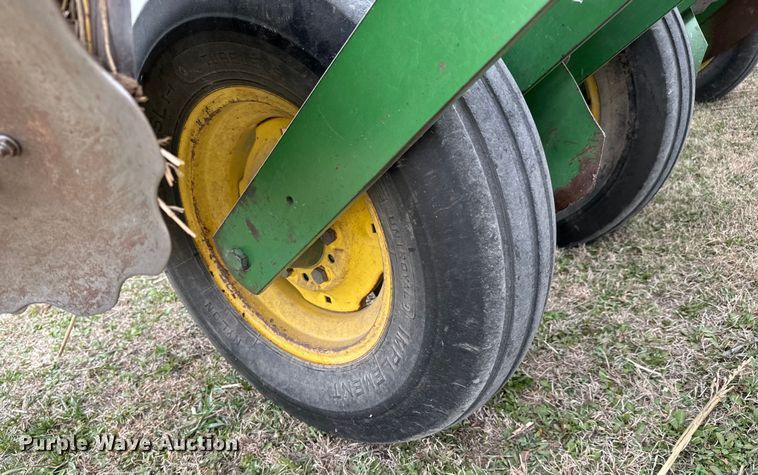 image for item NU9521 John Deere 7000 planter