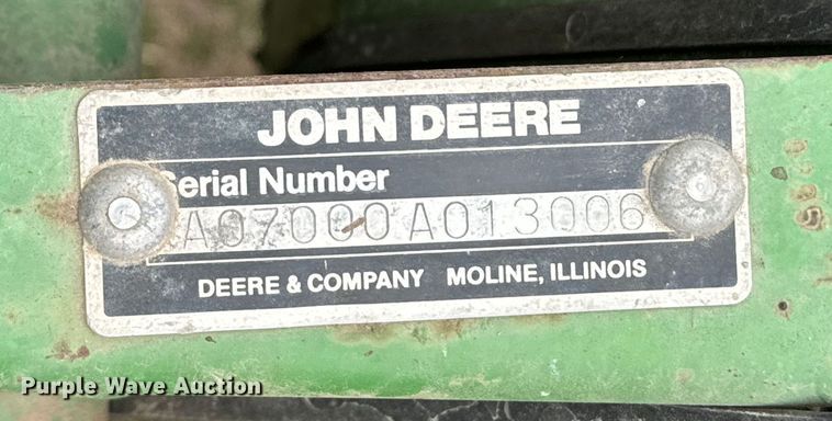 image for item NU9521 John Deere 7000 planter