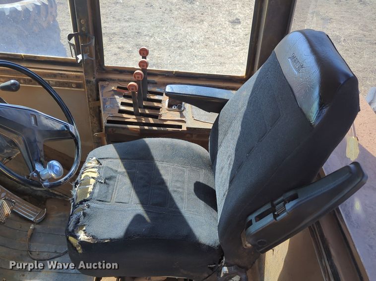 image for item NZ9308 1980 Versatile 875 4WD tractor