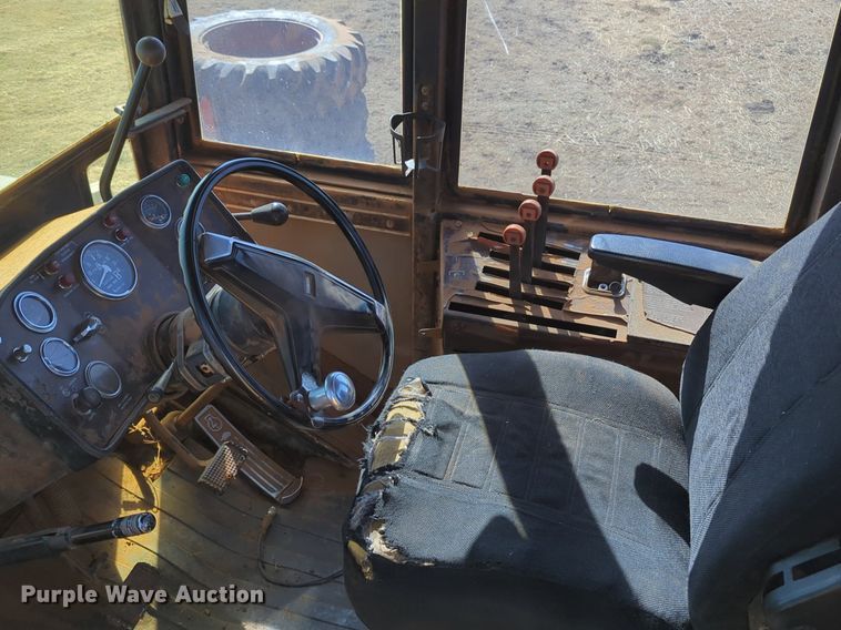 image for item NZ9308 1980 Versatile 875 4WD tractor