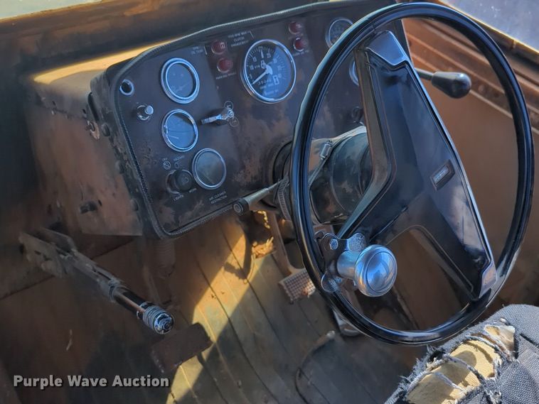 image for item NZ9308 1980 Versatile 875 4WD tractor