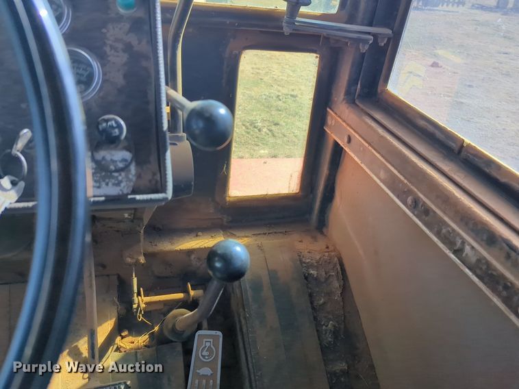 image for item NZ9308 1980 Versatile 875 4WD tractor