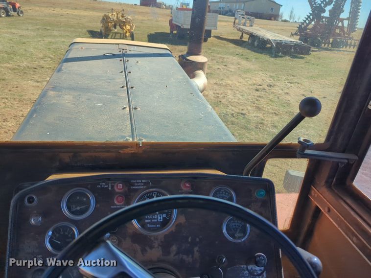 image for item NZ9308 1980 Versatile 875 4WD tractor