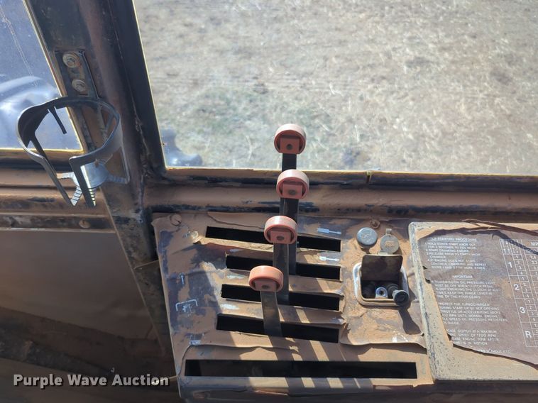 image for item NZ9308 1980 Versatile 875 4WD tractor