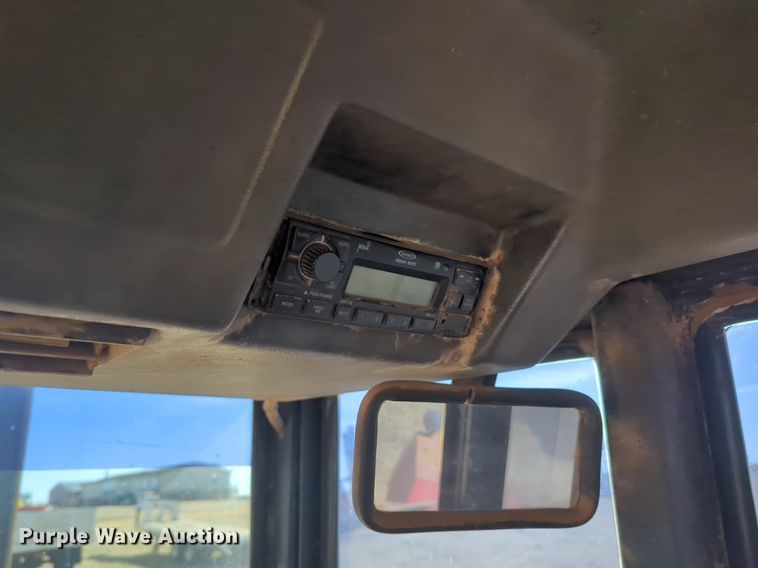 image for item NZ9308 1980 Versatile 875 4WD tractor