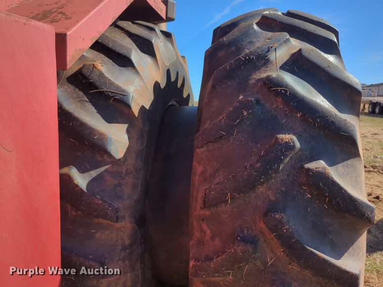 image for item NZ9308 1980 Versatile 875 4WD tractor