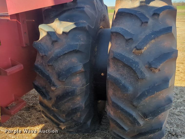 image for item NZ9308 1980 Versatile 875 4WD tractor