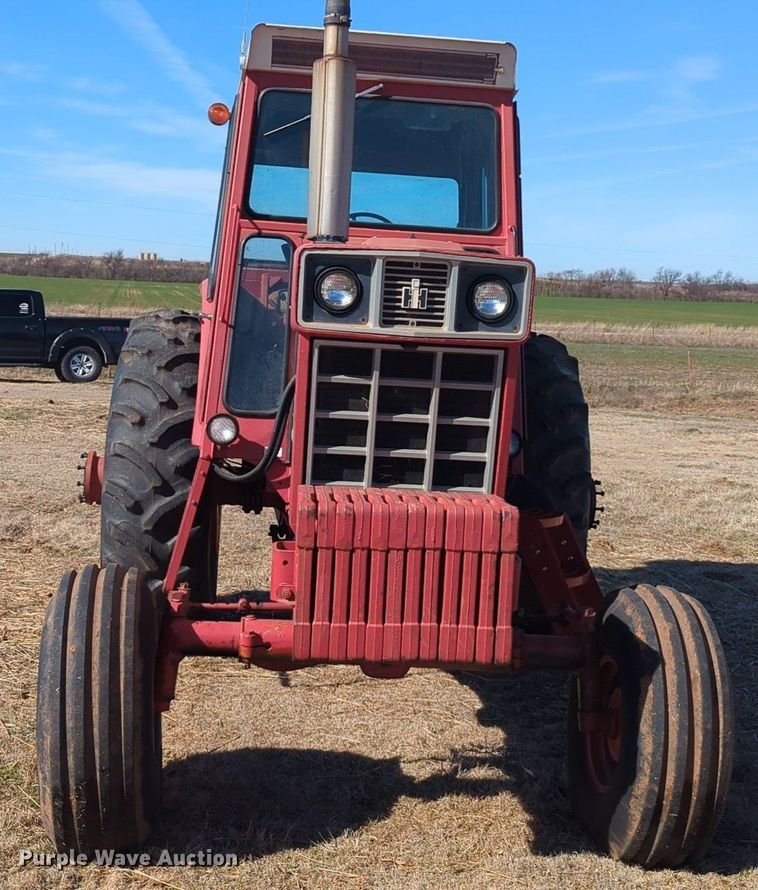 image for item NZ9309 International Harvester Farmall 1066 tractor