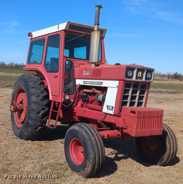image for item NZ9309 International Harvester Farmall 1066 tractor