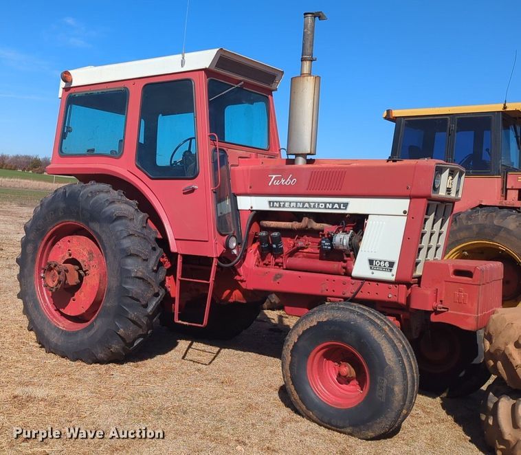 image for item NZ9309 International Harvester Farmall 1066 tractor