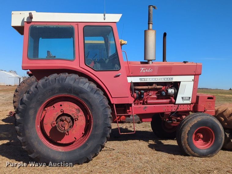 image for item NZ9309 International Harvester Farmall 1066 tractor