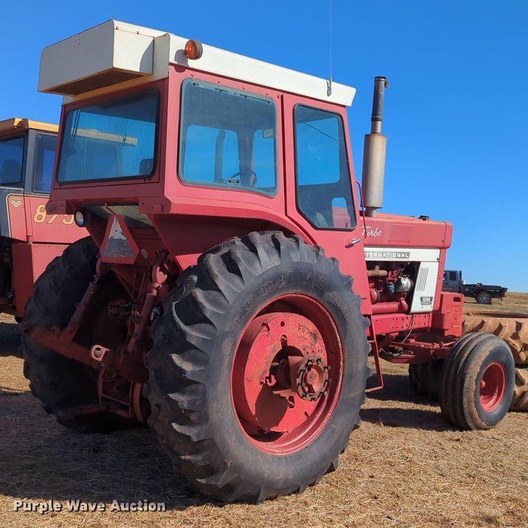 image for item NZ9309 International Harvester Farmall 1066 tractor
