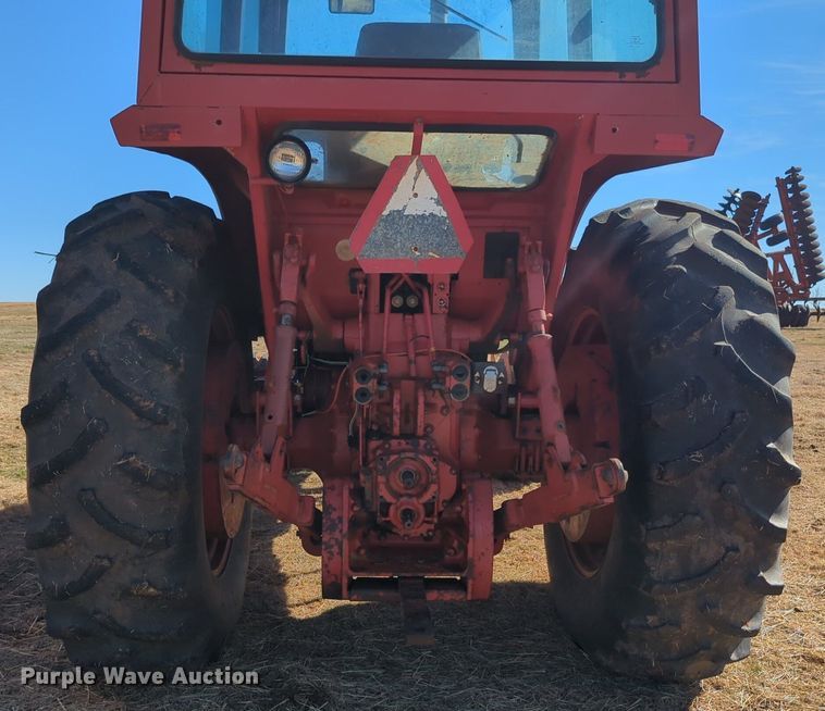image for item NZ9309 International Harvester Farmall 1066 tractor