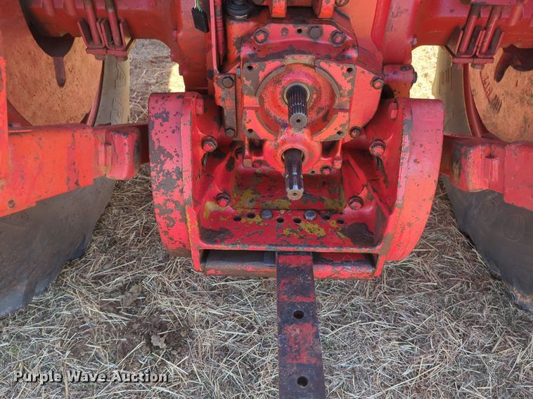 image for item NZ9309 International Harvester Farmall 1066 tractor