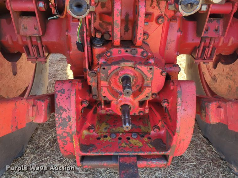 image for item NZ9309 International Harvester Farmall 1066 tractor