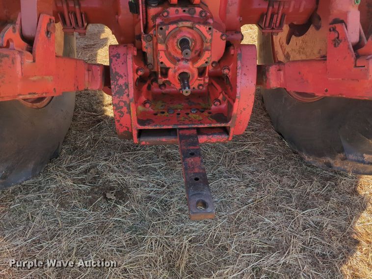 image for item NZ9309 International Harvester Farmall 1066 tractor