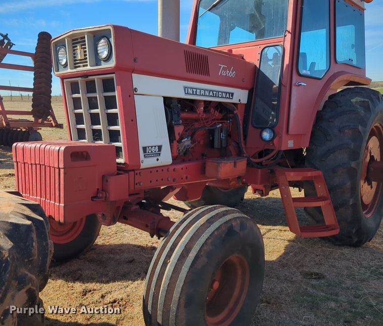 image for item NZ9309 International Harvester Farmall 1066 tractor