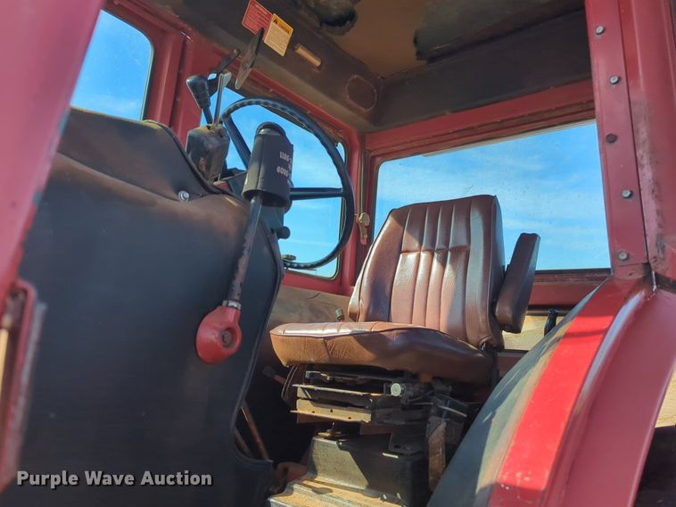 image for item NZ9309 International Harvester Farmall 1066 tractor