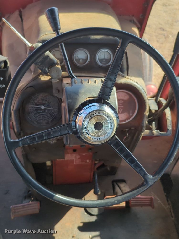 image for item NZ9309 International Harvester Farmall 1066 tractor