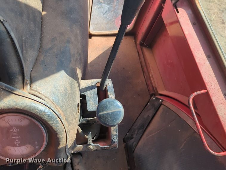 image for item NZ9309 International Harvester Farmall 1066 tractor