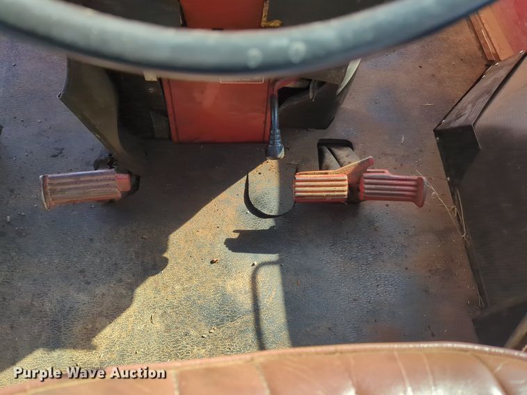 image for item NZ9309 International Harvester Farmall 1066 tractor