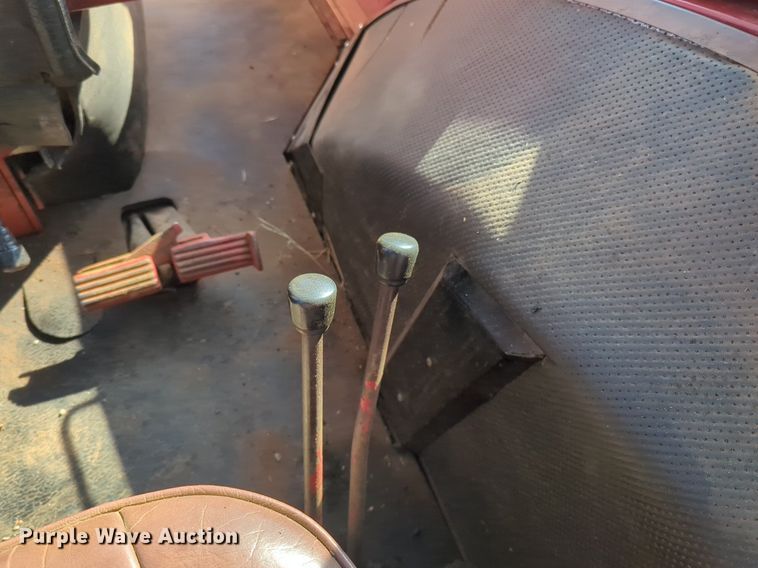 image for item NZ9309 International Harvester Farmall 1066 tractor