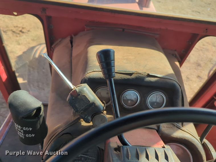 image for item NZ9309 International Harvester Farmall 1066 tractor