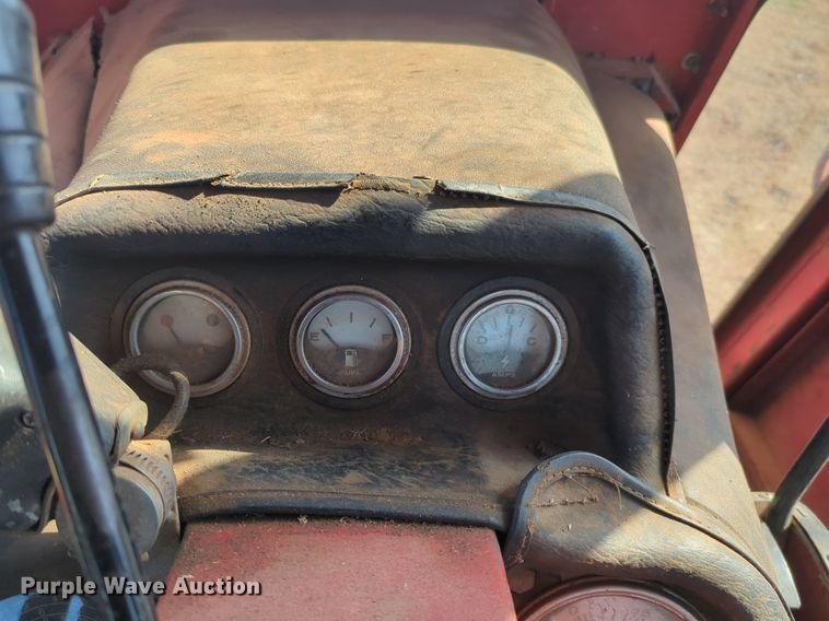 image for item NZ9309 International Harvester Farmall 1066 tractor