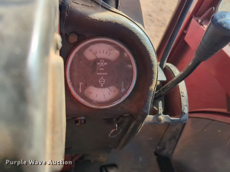 image for item NZ9309 International Harvester Farmall 1066 tractor