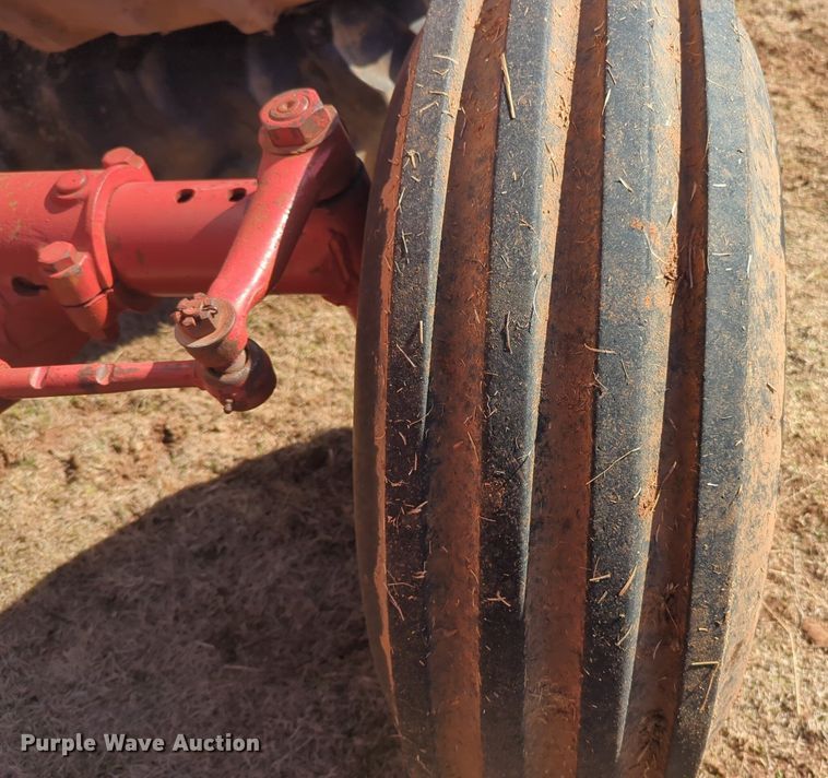 image for item NZ9309 International Harvester Farmall 1066 tractor