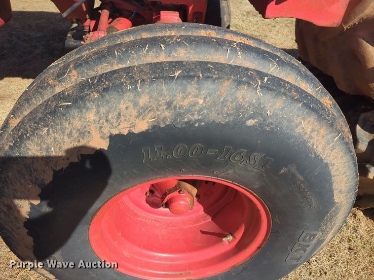 image for item NZ9309 International Harvester Farmall 1066 tractor