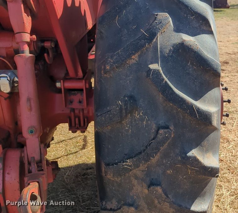 image for item NZ9309 International Harvester Farmall 1066 tractor