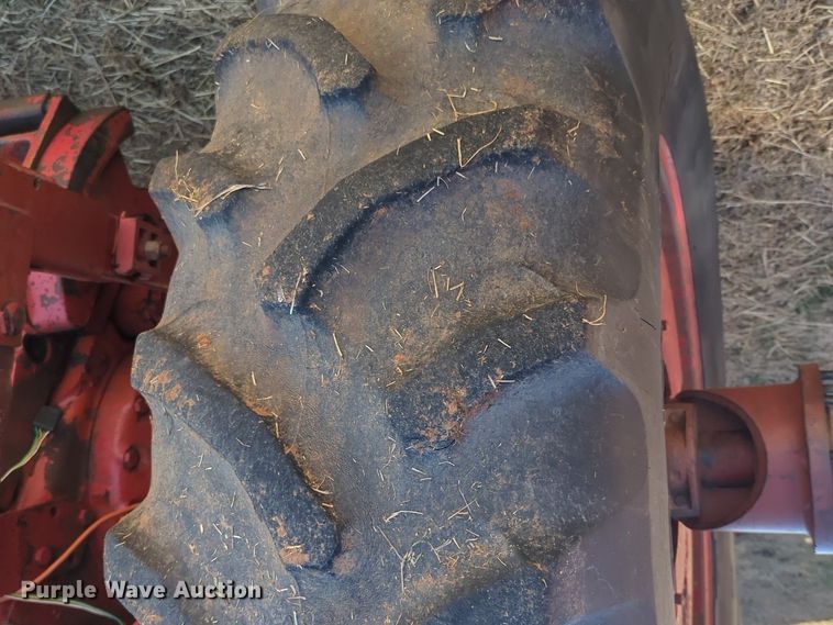 image for item NZ9309 International Harvester Farmall 1066 tractor