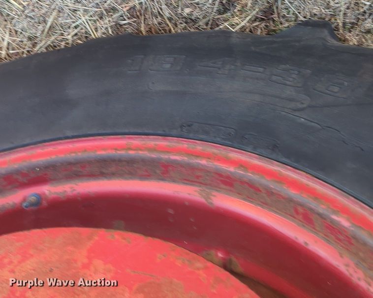 image for item NZ9309 International Harvester Farmall 1066 tractor