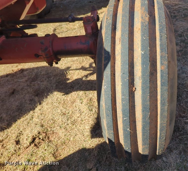 image for item NZ9309 International Harvester Farmall 1066 tractor