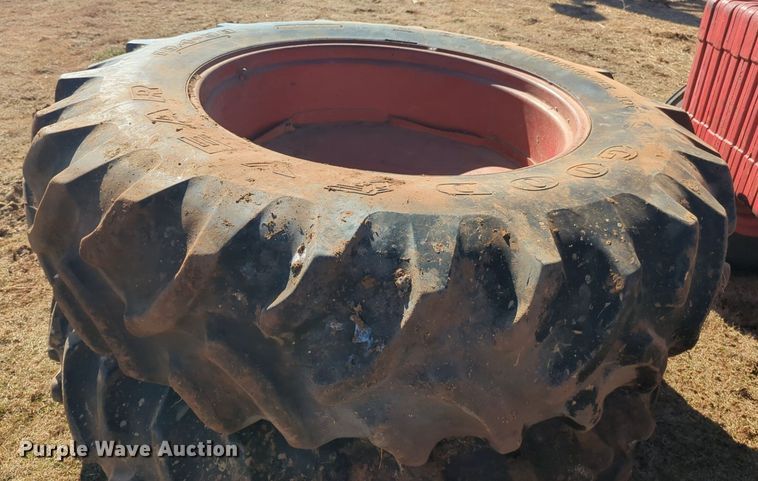 image for item NZ9309 International Harvester Farmall 1066 tractor