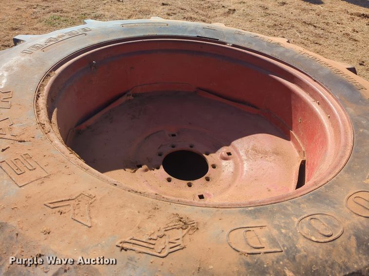 image for item NZ9309 International Harvester Farmall 1066 tractor