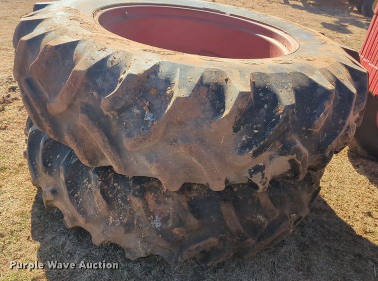 image for item NZ9309 International Harvester Farmall 1066 tractor